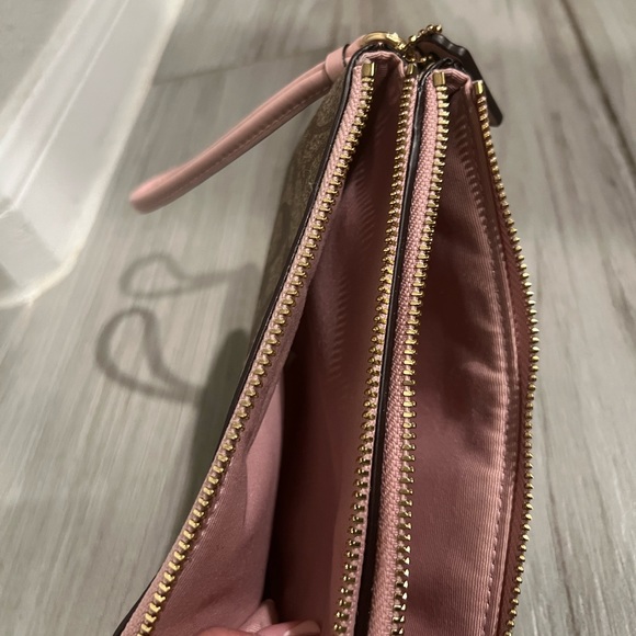 Coach Wallet Wristlet - Picture 4 of 4